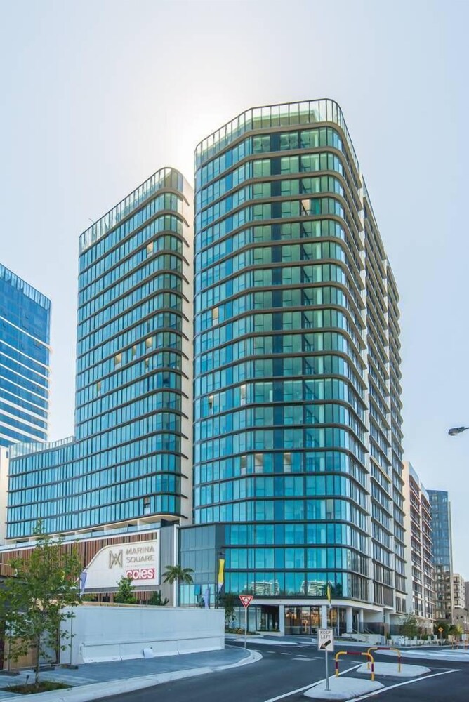 Stunning Waterview Stylish Waterfront Apt In WWP