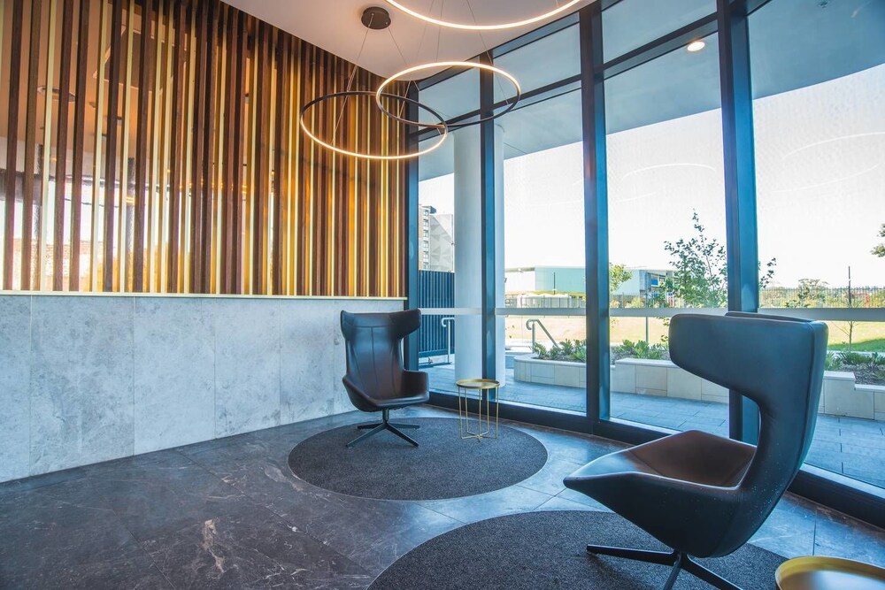 Stunning Waterview Stylish Waterfront Apt In WWP