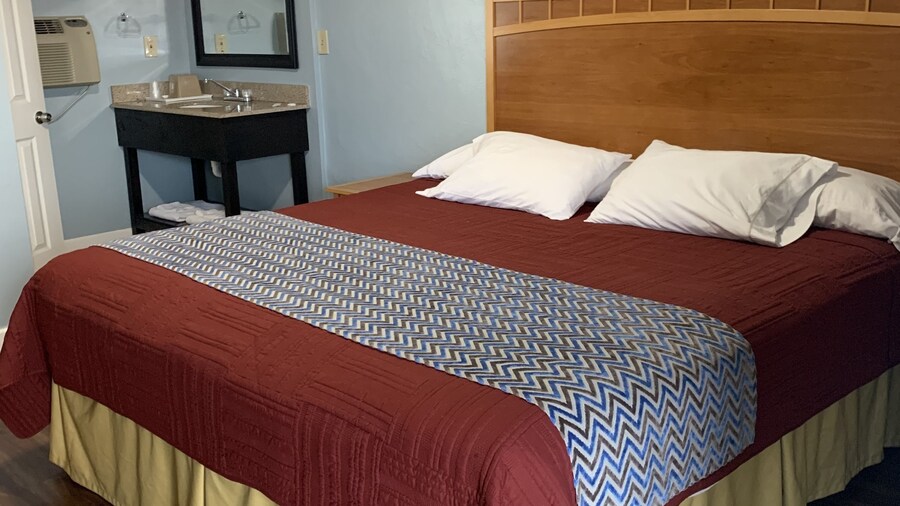 Deluxe Inn