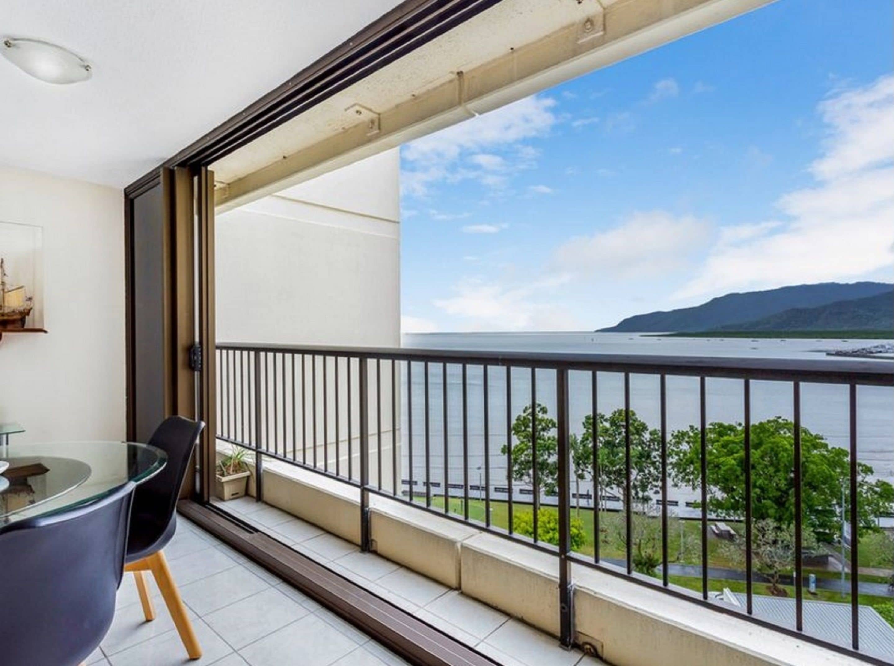 Cairns Ocean View Apartment in Aquarius