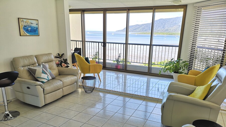 Cairns Ocean View Apartment in Aquarius