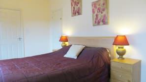 2 bedrooms, iron/ironing board, free WiFi