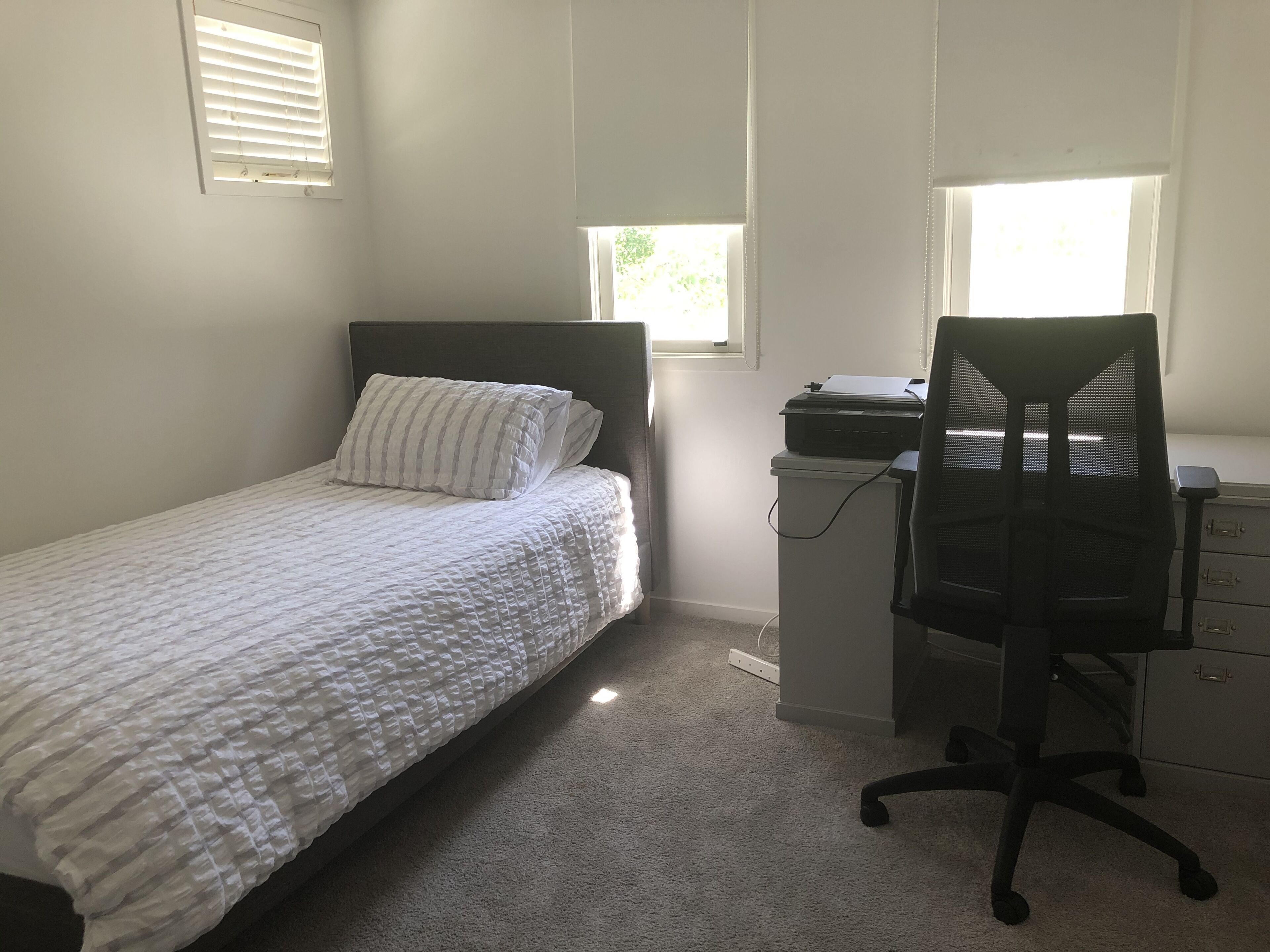 Modern 3 Bedroom, 2 1/2 bath Townhouse 2 minute walk to the beach!