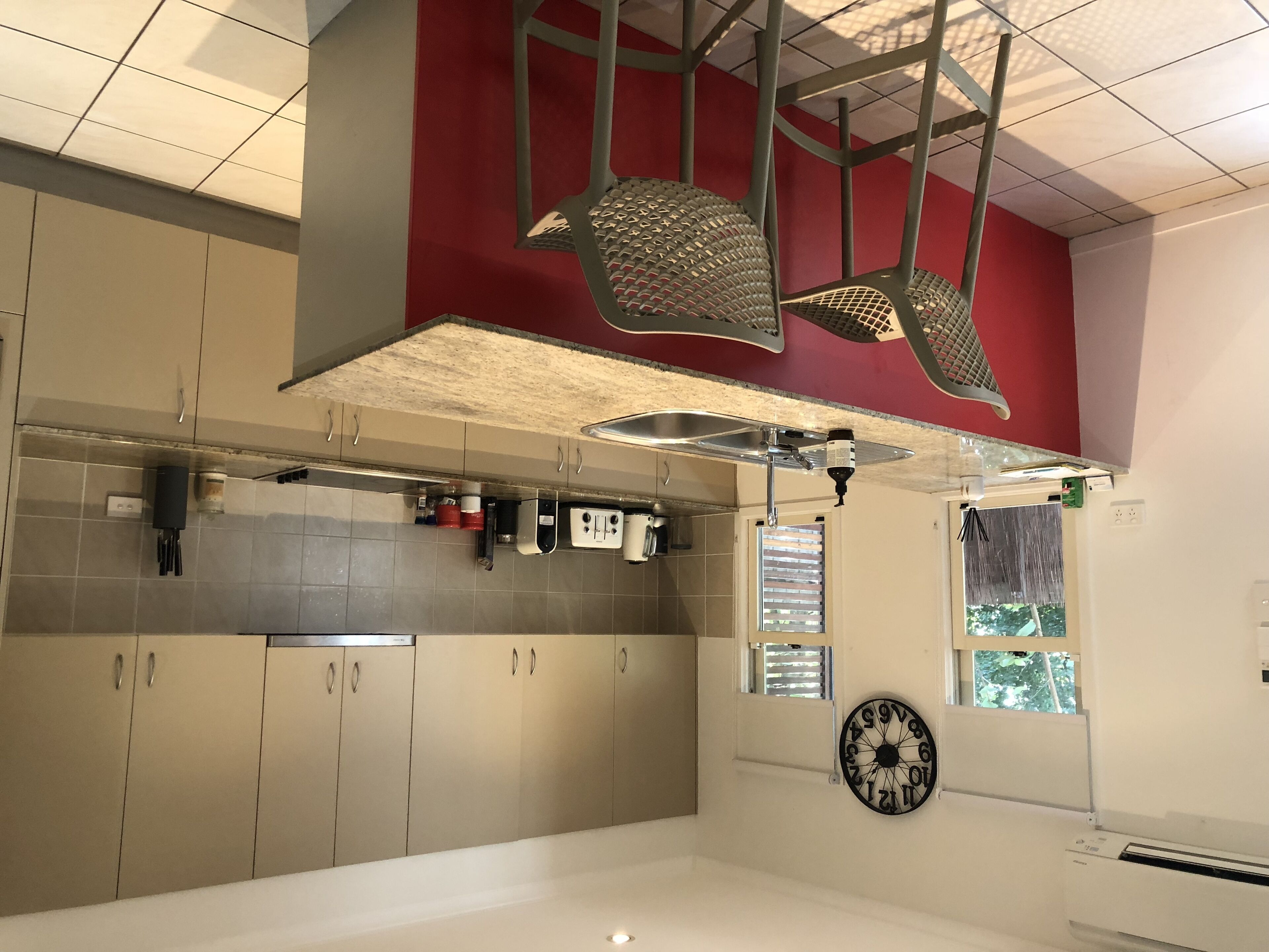 Modern 3 Bedroom, 2 1/2 bath Townhouse 2 minute walk to the beach!