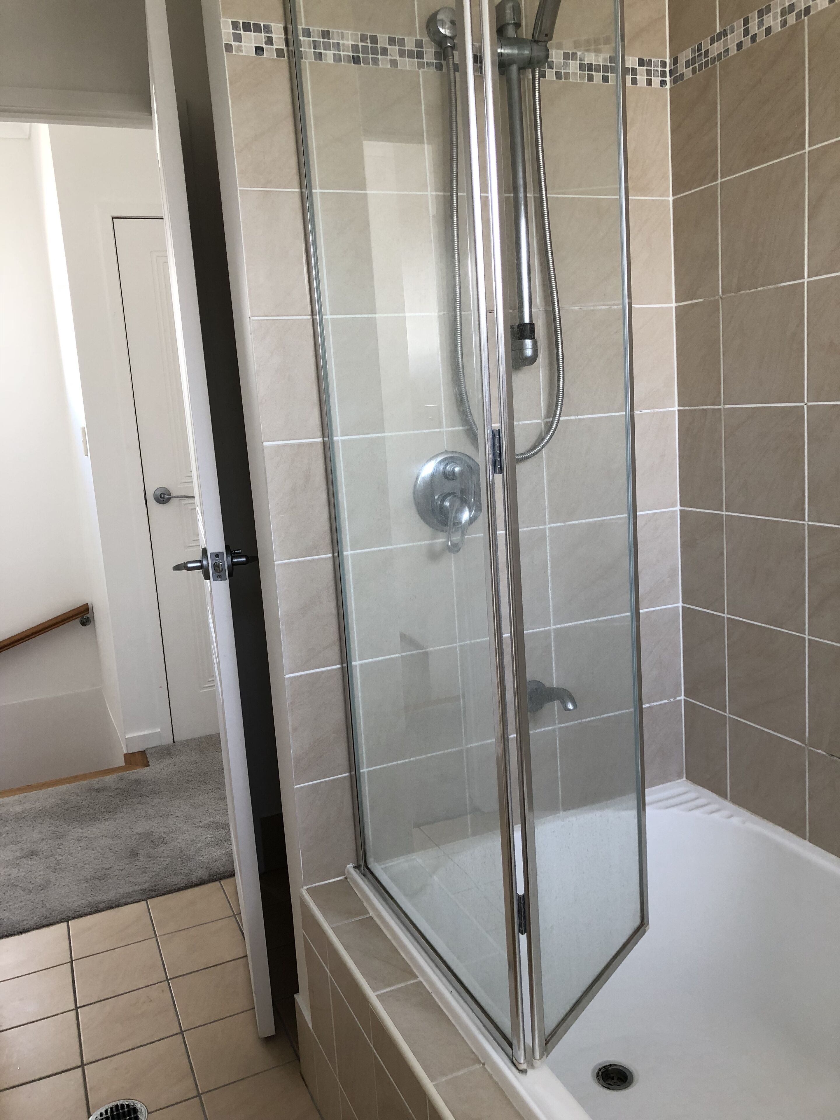 Modern 3 Bedroom, 2 1/2 bath Townhouse 2 minute walk to the beach!