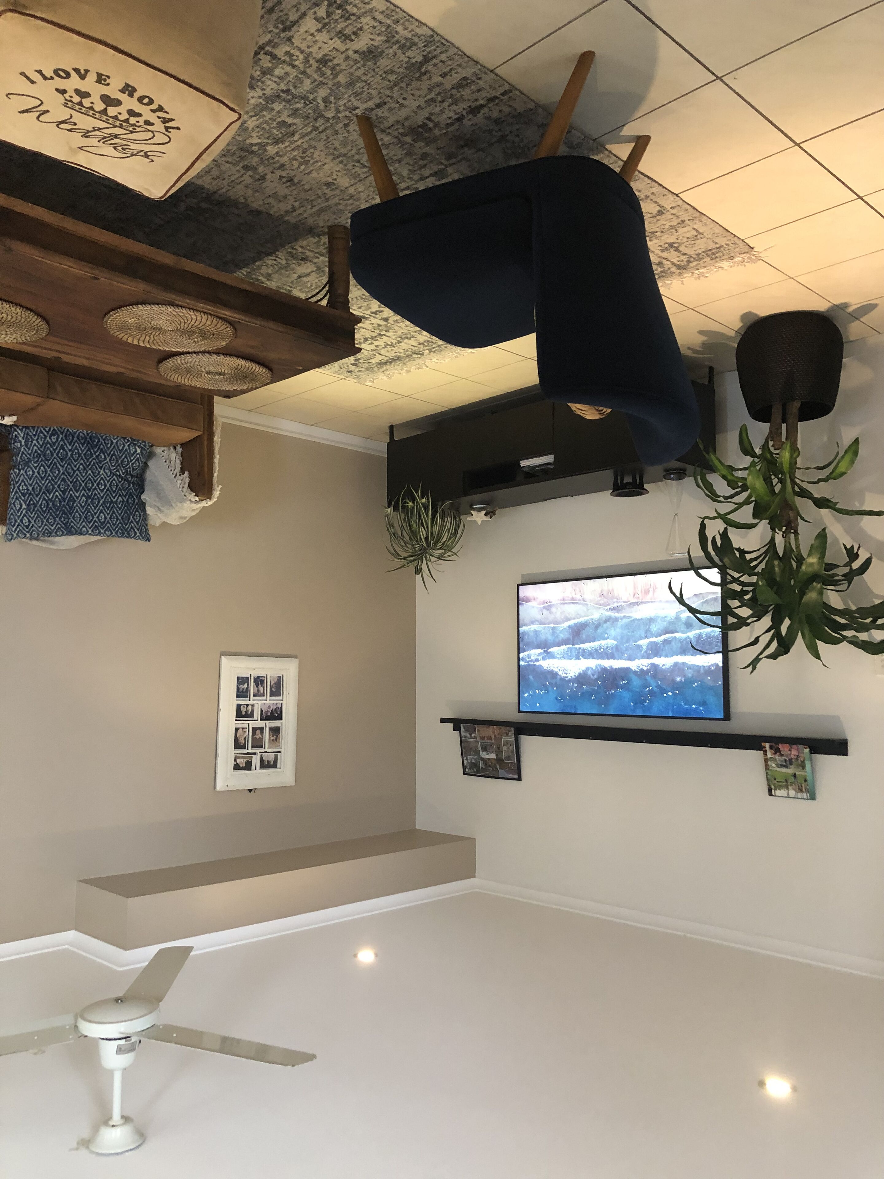 Modern 3 Bedroom, 2 1/2 bath Townhouse 2 minute walk to the beach!