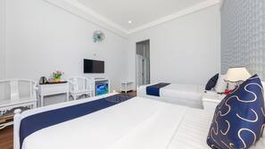 Minibar, Schreibtisch, kostenpflichtige Zustellbetten, kostenloses WLAN