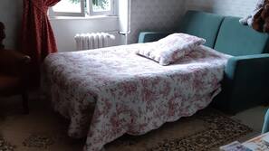 Free WiFi, linens