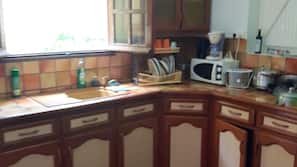 Fridge, microwave, stovetop