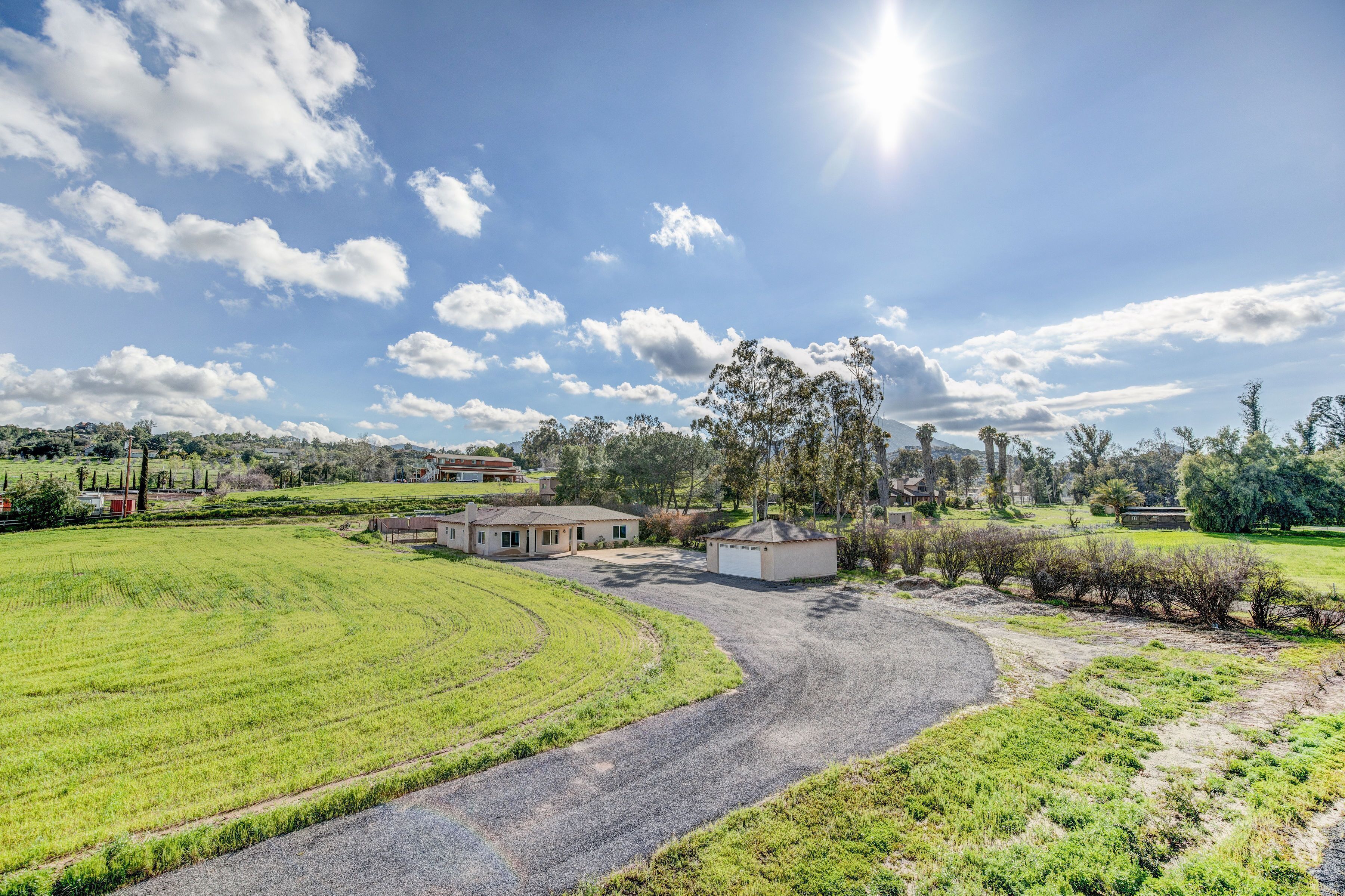 Kendison Ranch, 4 Bedroom Ranch House on Acres of Privacy (Kendison Ranch, 4 Bedroom Ranch House on Acres of Privacy) 拉马纳 - USA - 优惠订房和住客点评 | 智游网 Expedia.com.uk in Ramona, United States
