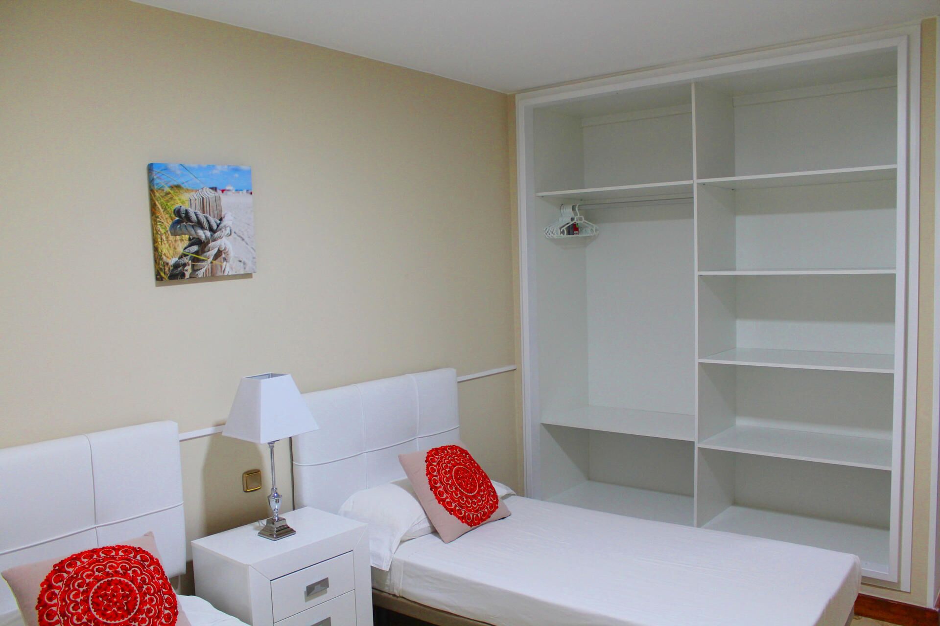 Field Dreams - Four Bedroom Villa, Sleeps 10 in La Oliva, Spain