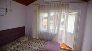 Premium bedding, down duvet, desk, free WiFi