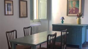 Fridge, stovetop, coffee/tea maker, cookware/dishes/utensils