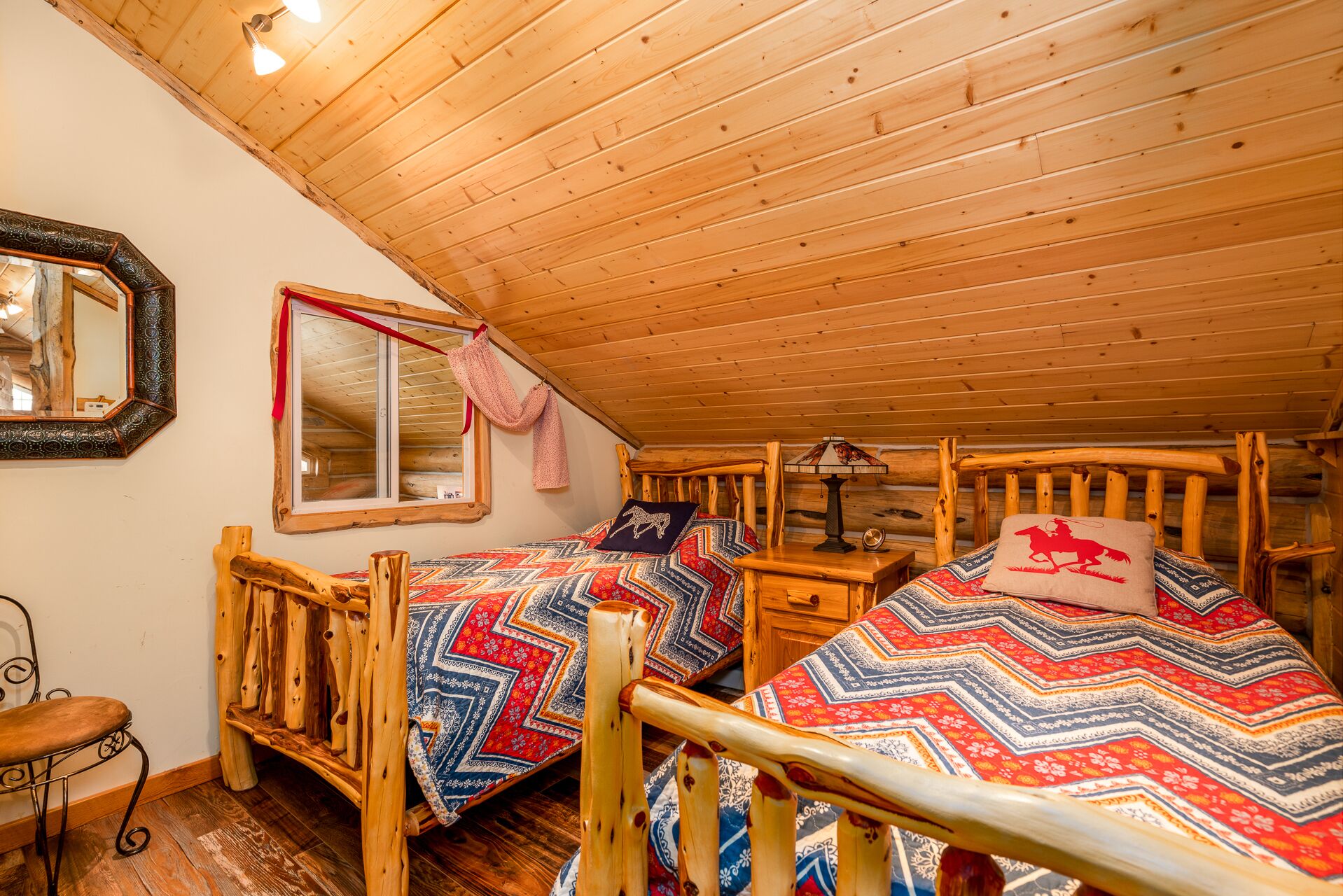 Private home located on over 400 acres with whirlpool tub! in Townsend, United States
