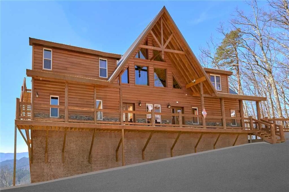 Smoky Mountain Memories 12 Bedroom Pigeon Forge Cabin With