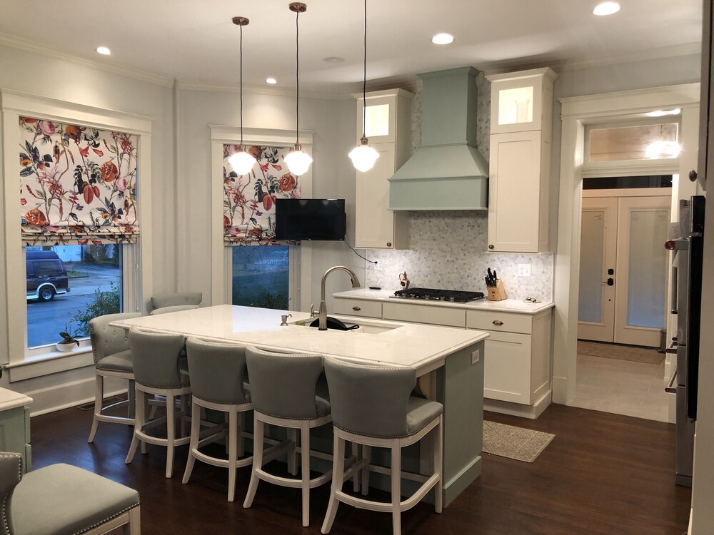 Home Near Downtown & Quilt Museum With NEW Luxury Kitchen & Baths