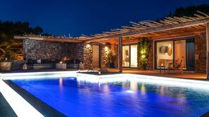 Seasonal outdoor pool, pool umbrellas, sun loungers
