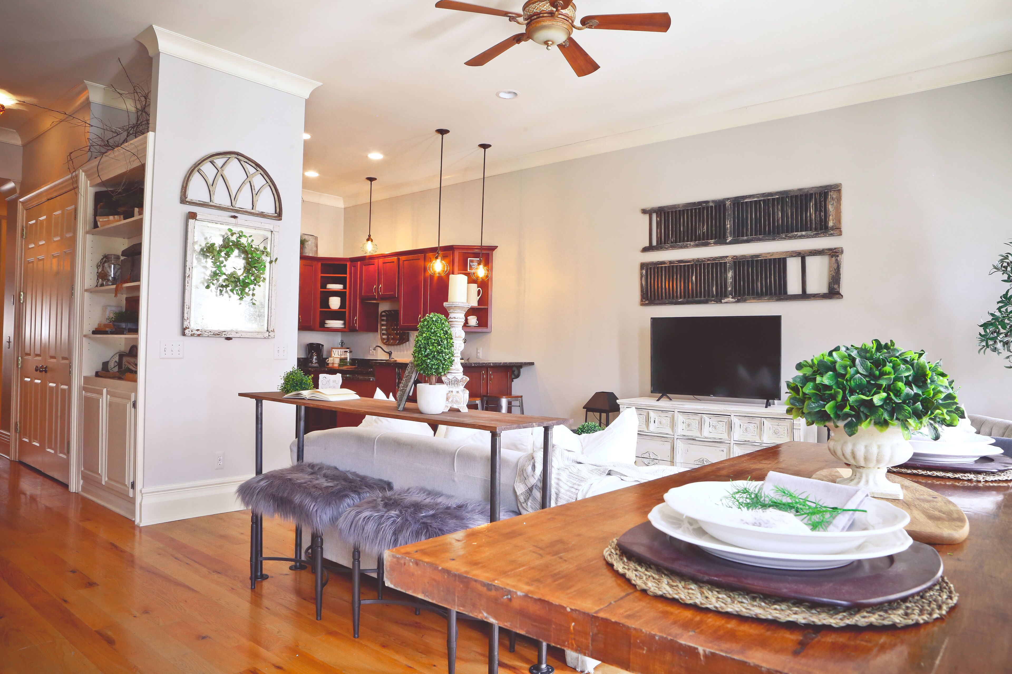 Stunning Downtown Loft!! Just Steps to Everything in Flint, United States