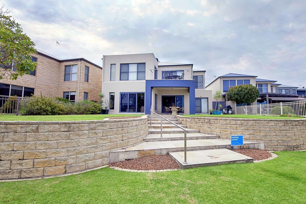 Brookwater- Waterfront on Lake Mulwala