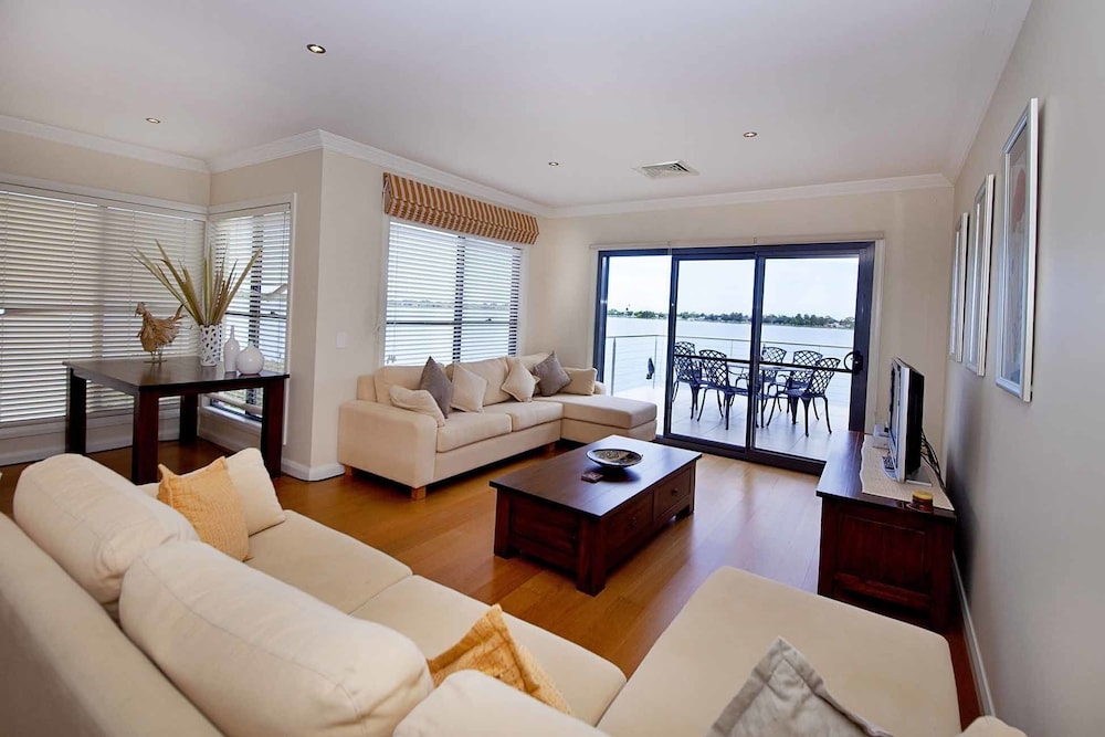 Brookwater- Waterfront on Lake Mulwala