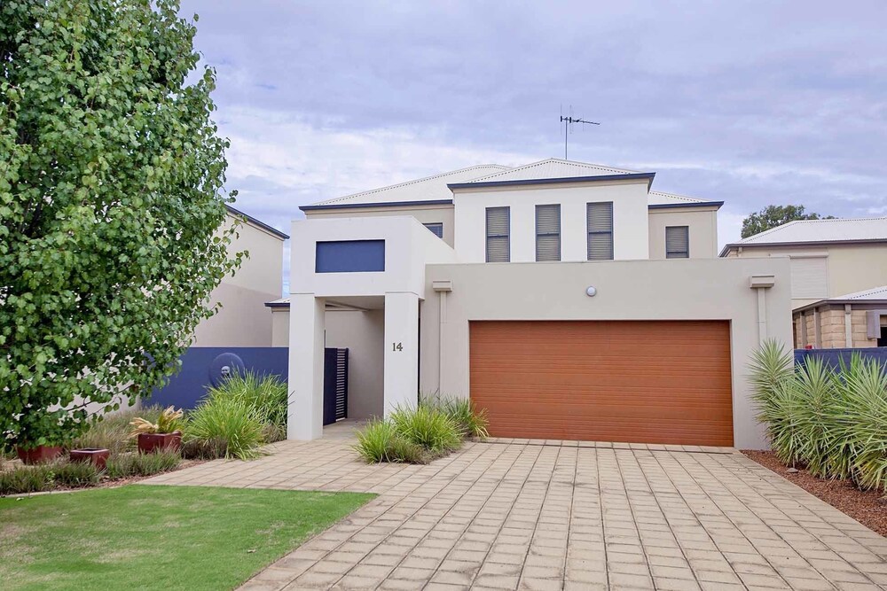 Brookwater- Waterfront on Lake Mulwala
