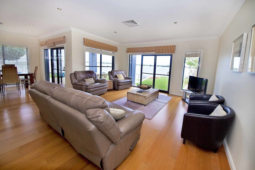 Brookwater- Waterfront on Lake Mulwala