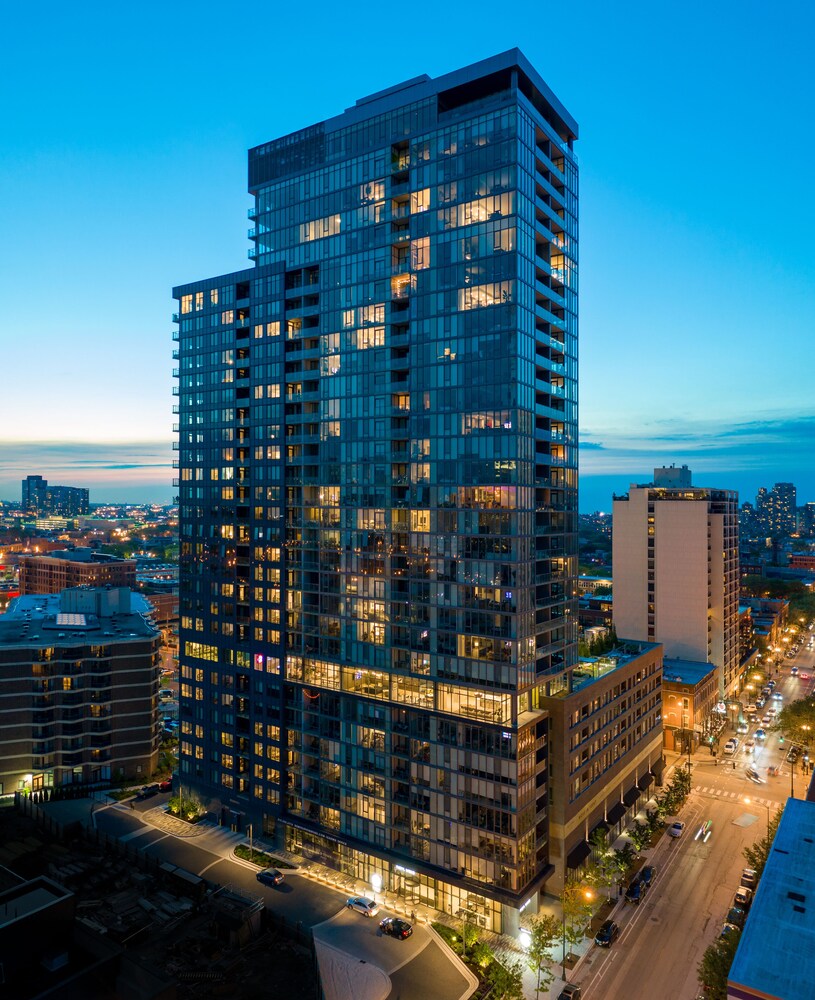 LEVEL Chicago Old Town, Chicago 269 Room Prices & Reviews Travelocity