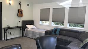 2 bedrooms, iron/ironing board, WiFi, linens