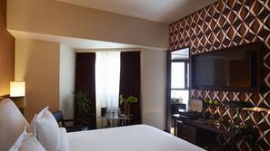 Minibar, bureau, Wi-Fi gratuit, draps fournis