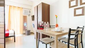 Desk, laptop workspace, free WiFi