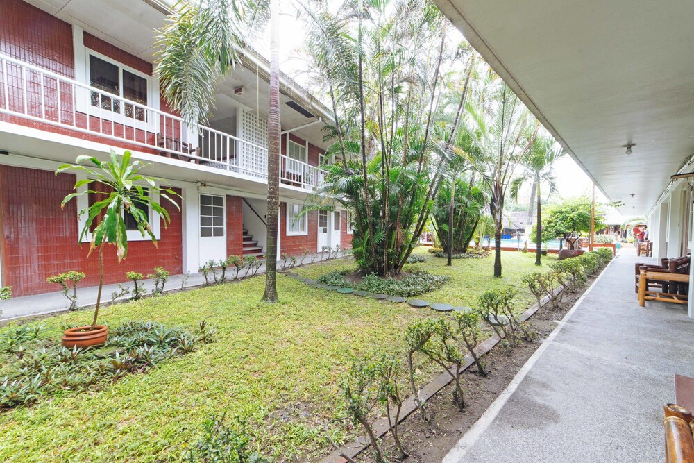 RedDoorz Premium Clarkview Angeles City in Angeles City Best Rates