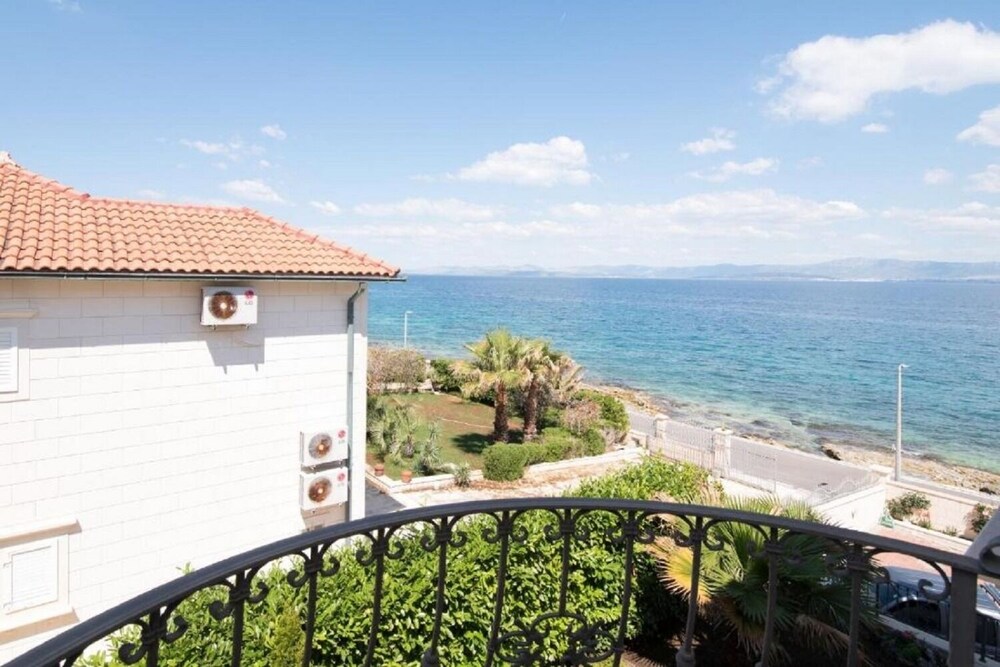 Apartment Paula with pool and sea view A2(2+1) Sutivan, Island