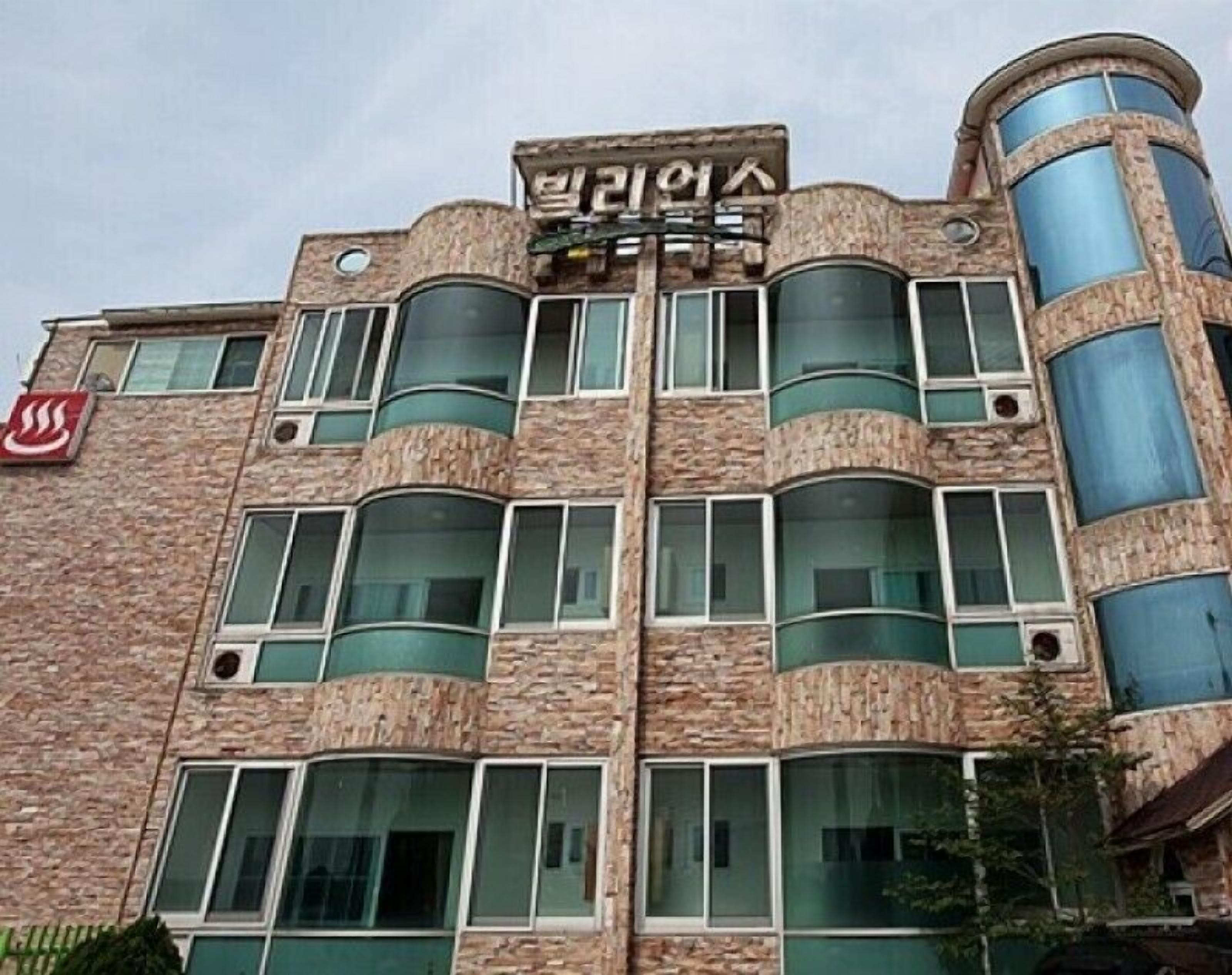 ビリオンズ モーテル 口コミ 部屋写真 料金 お得情報 エクスペディア