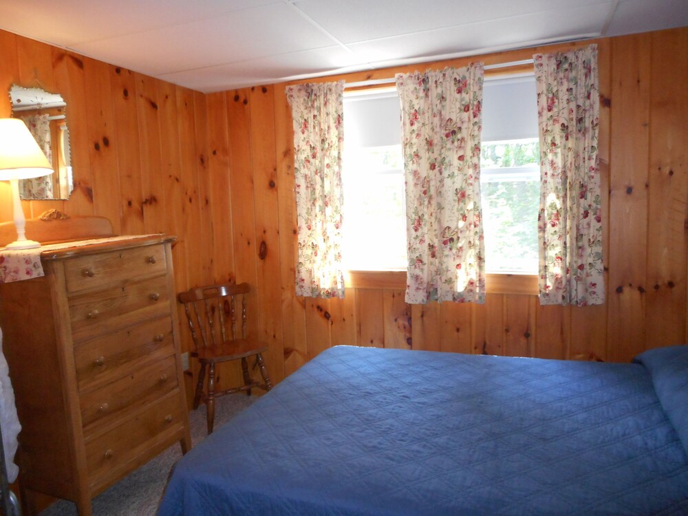 Pine Cove Cottage Quaint Cottage on shores of Pemaquid Lake