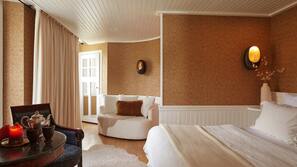 Free minibar items, free WiFi, linens