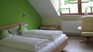 Verdunkelungsvorhänge, kostenlose Babybetten, kostenloses WLAN