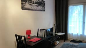 50-inch flat-screen TV with digital channels, TV, Netflix