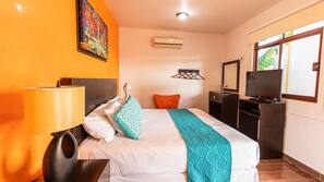Cortinas opacas, wifi gratis, ropa de cama