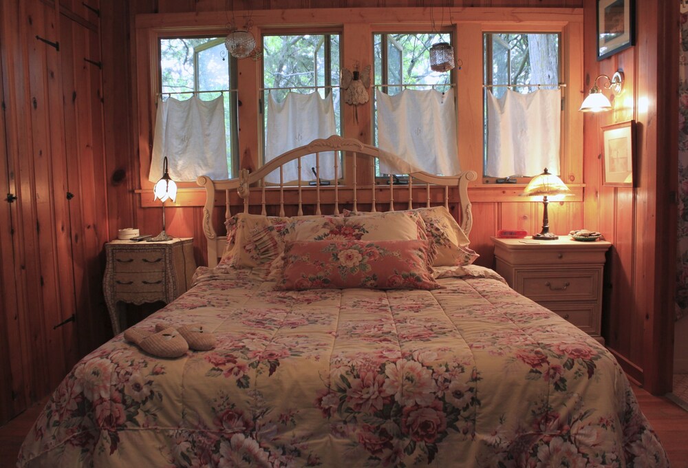 Newly Built Modern Home and 2 Guest Cottages w/ the Best Views on Green