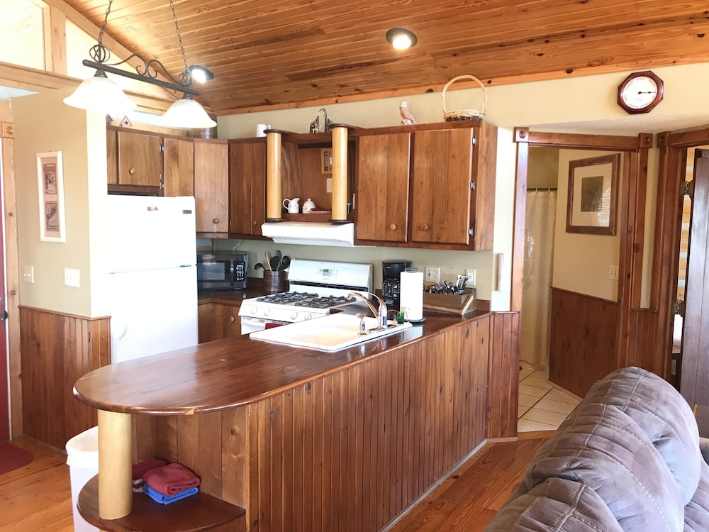 Truly exceptional and comfortable luxury log cabin, Cannelton Room