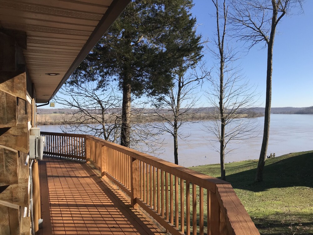 Truly exceptional and comfortable luxury log cabin, Cannelton Room