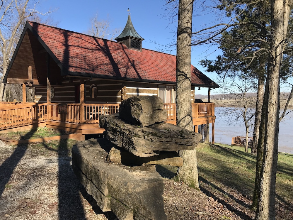 Truly exceptional and comfortable luxury log cabin, Cannelton Room