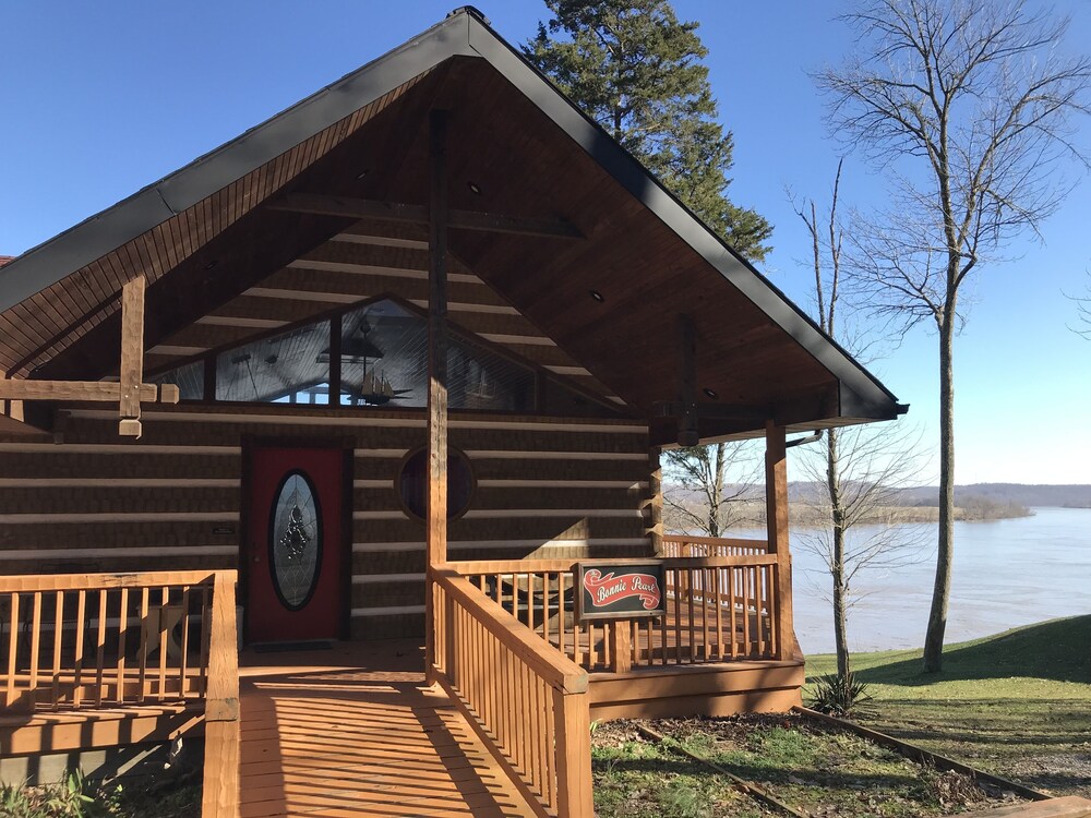 Truly exceptional and comfortable luxury log cabin, Cannelton Room