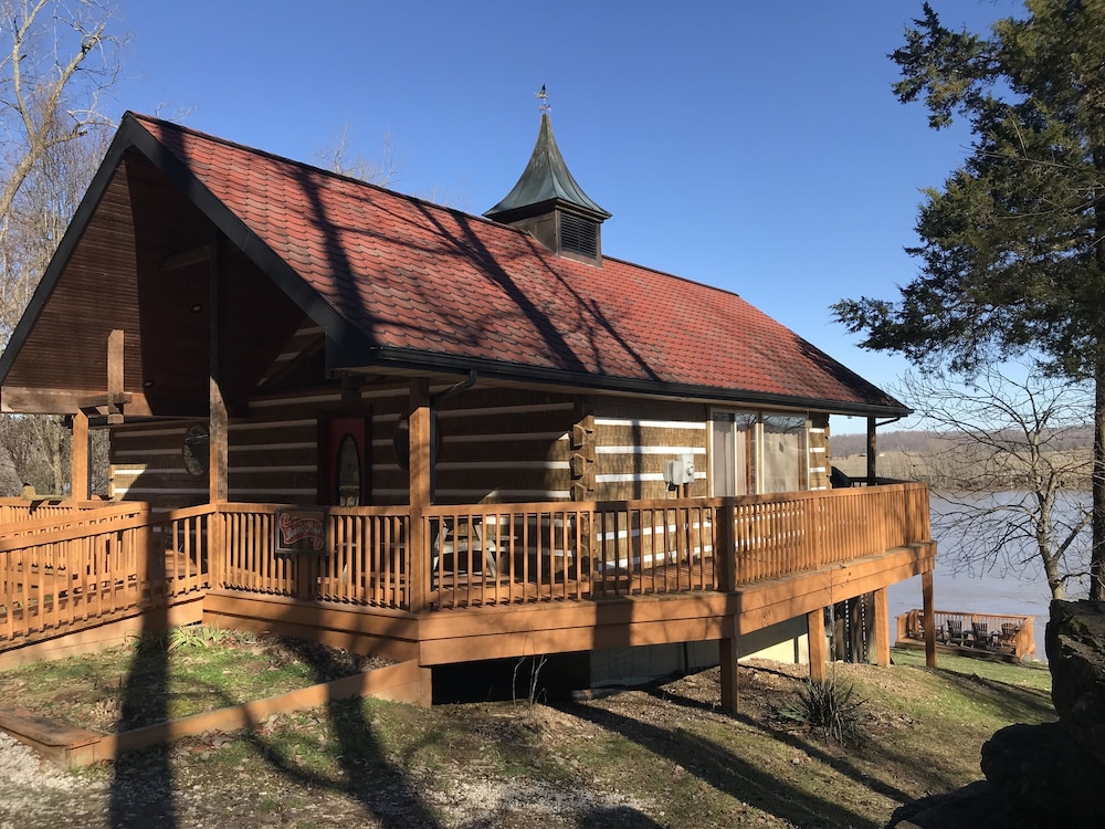 Truly exceptional and comfortable luxury log cabin, Cannelton Room
