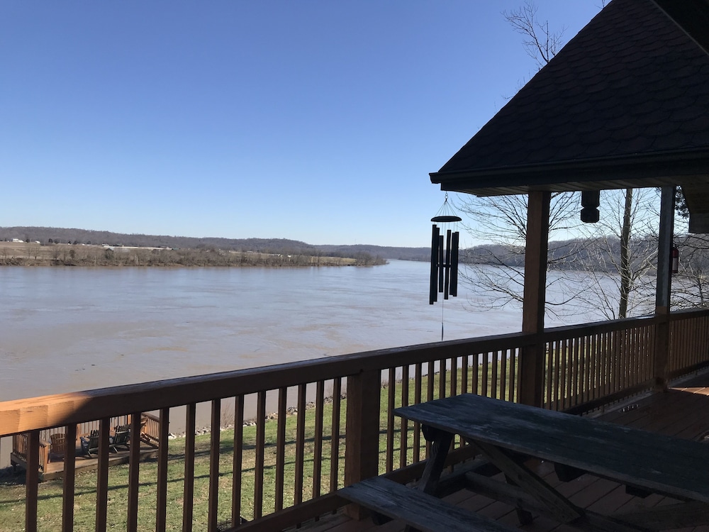 Truly exceptional and comfortable luxury log cabin, Cannelton Room