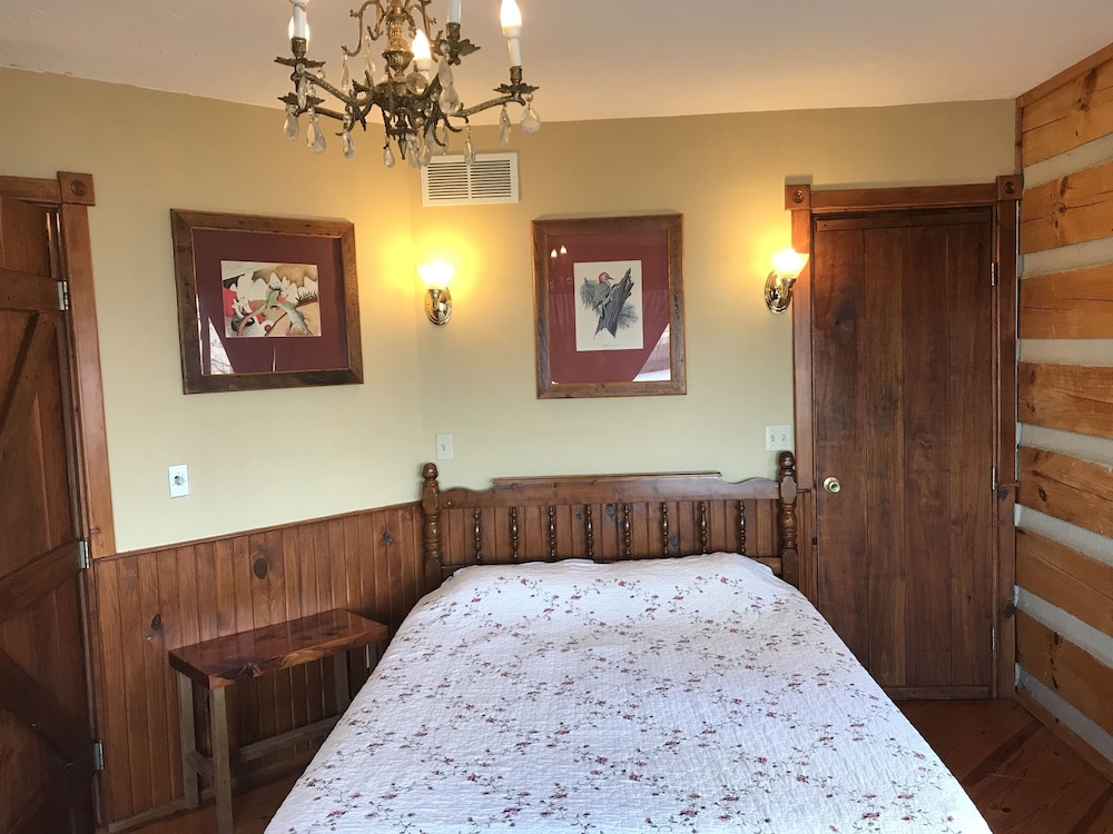 Truly exceptional and comfortable luxury log cabin, Cannelton Room