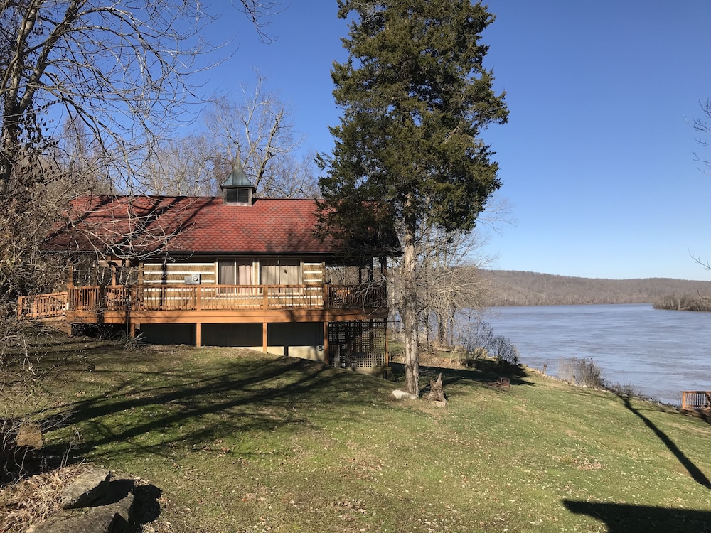 Truly exceptional and comfortable luxury log cabin, Cannelton Room