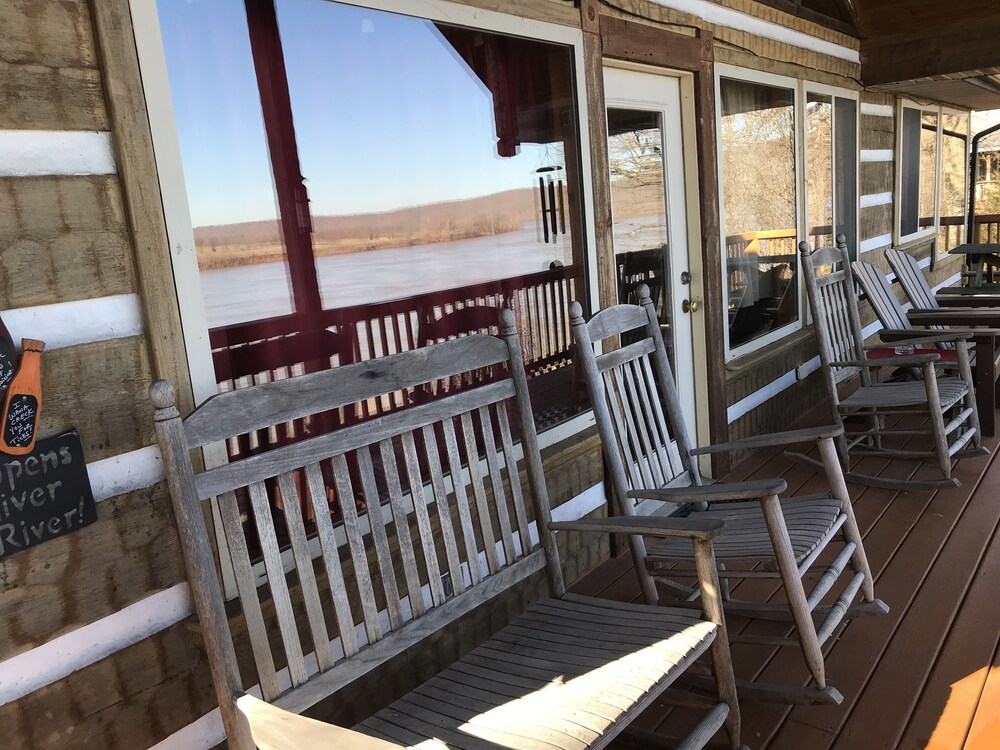 Truly exceptional and comfortable luxury log cabin, Cannelton Room