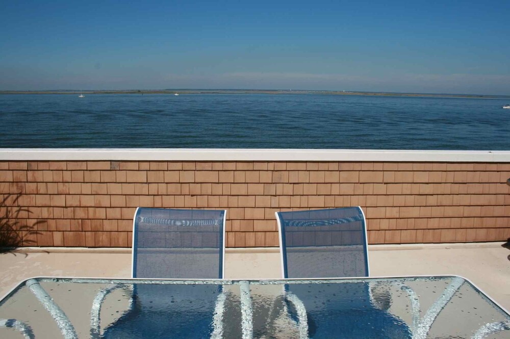 Stunning BAYFRONT with HOT TUB & SUNSET Views