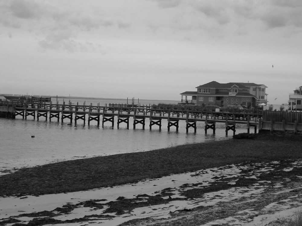 Stunning BAYFRONT with HOT TUB & SUNSET Views